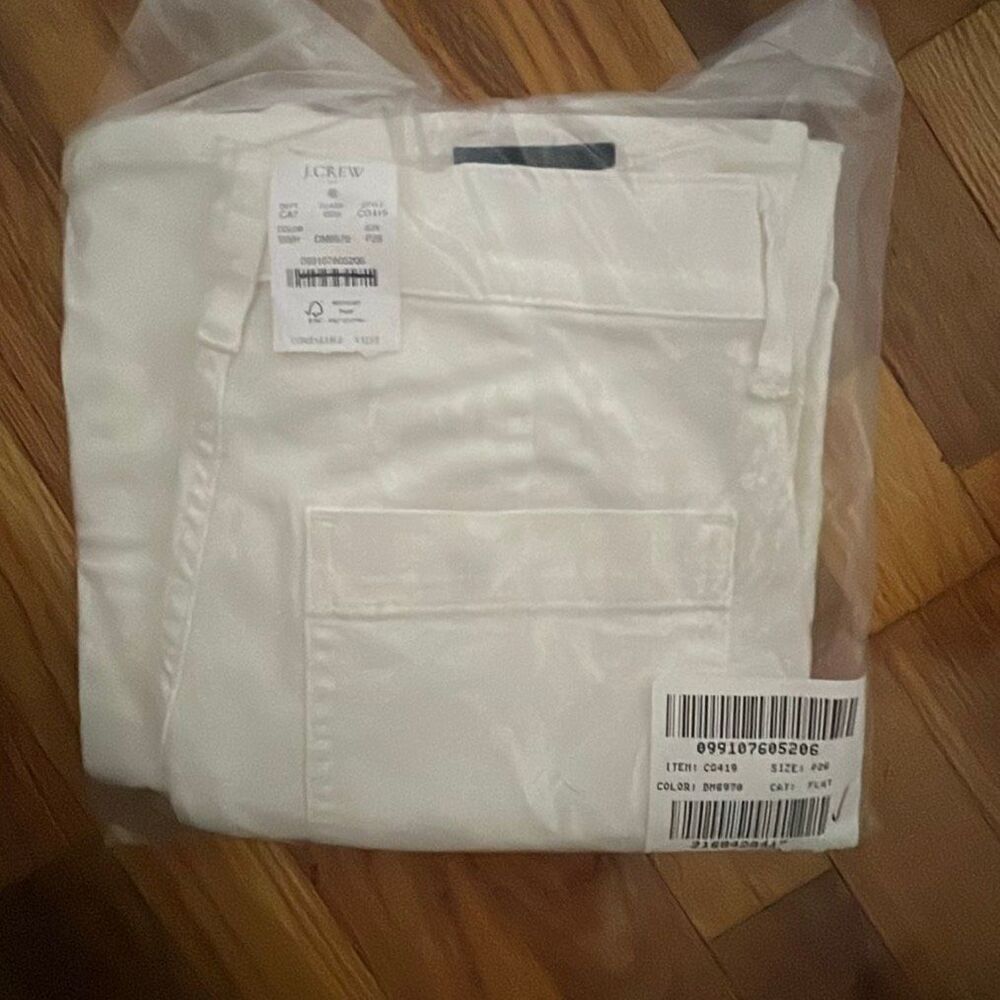 J. Crew Petite slim wide-leg Sailor jean in all-day stretch White NWT size P26 - Picture 8 of 8